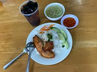 Hình ảnh Cơm tấm Ba rọi + Nước Sâm + Canh