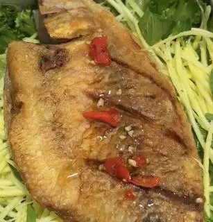 Hình ảnh Cơm cá diêu hồng chiên ( không kèm xoài )