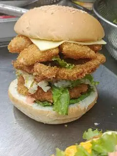 Hình ảnh Burger hải sản phômai