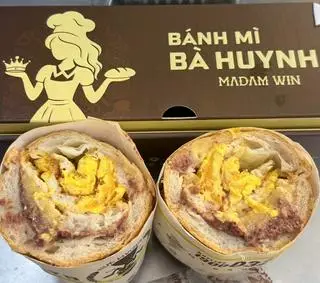Hình ảnh Bánh Mì Pate Bơ Trứng Ốp La
