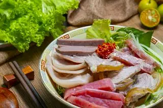 Hình ảnh Bún mắm nêm đầy đủ