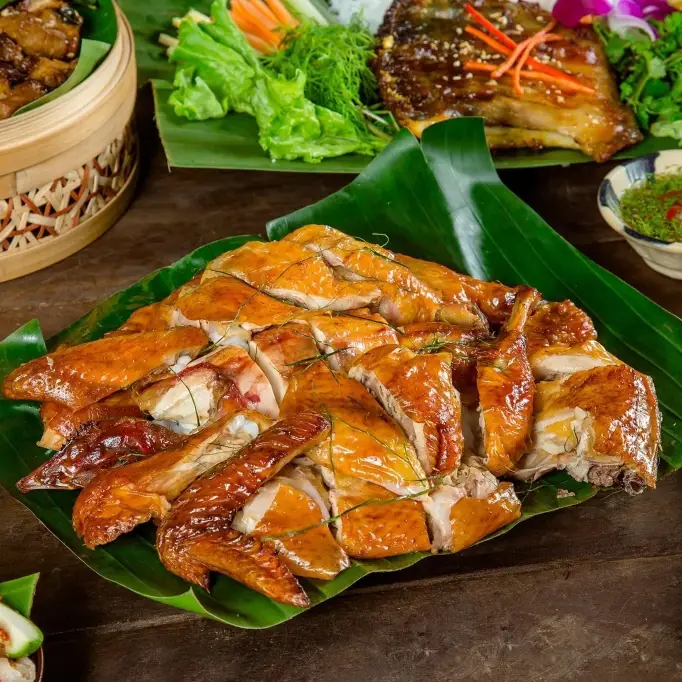 Hình ảnh Gà nướng lu giòn bì