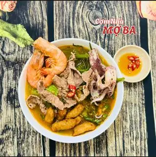 Hình ảnh Mì bò tôm mực chả cá đặc biệt
