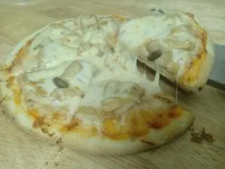 Hình ảnh Pizza Gà sốt BBQ (Chicken BBQ Pizza)