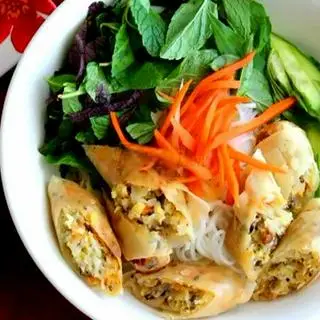 Hình ảnh Bún chả giò chay - Fried spring rolls with rice noodles