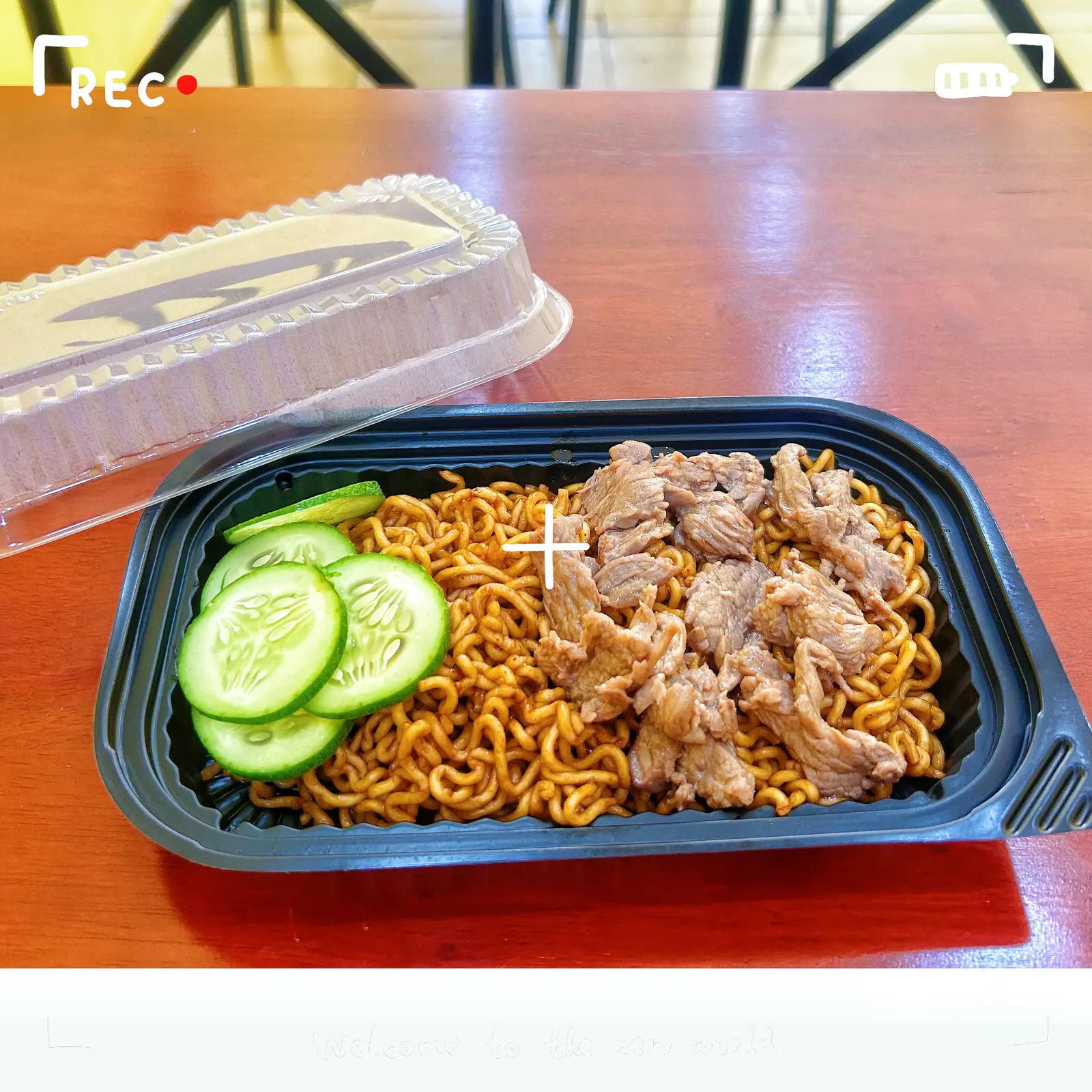 Hình ảnh Mì trộn sốt cay bò - trà tắc