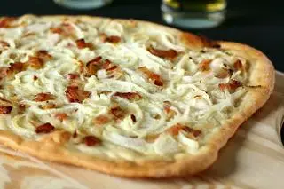 Hình ảnh F2 - Pizza đế siêu mỏng - 25cm cắt 8