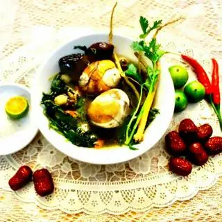 Hình ảnh Trứng vịt lộn tần thuốc bắc ngải cứu 2 quả