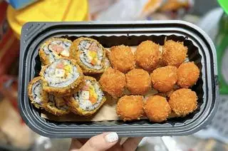 Hình ảnh COMBO Kimbap viên phô mai hải sản 