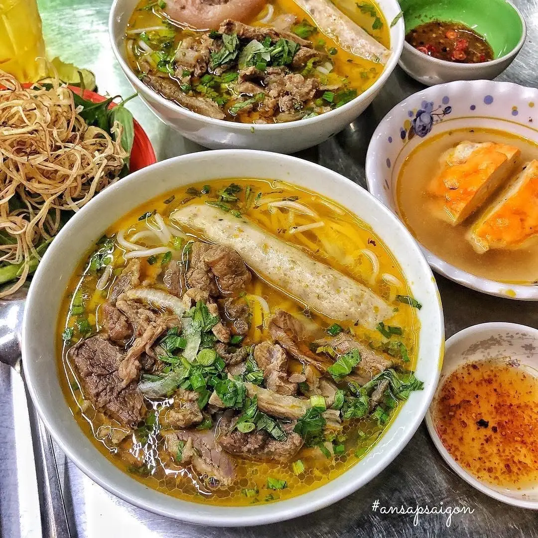 Hình ảnh Bún bò tái chả