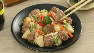 Hình ảnh Bò Viên Sốt Nấm Kim Châm