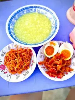 Hình ảnh cháo trắng + trứng muối + tép rang
