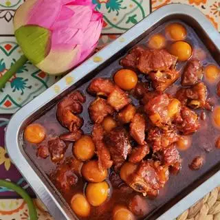 Hình ảnh Sườn non kho trứng cút 
