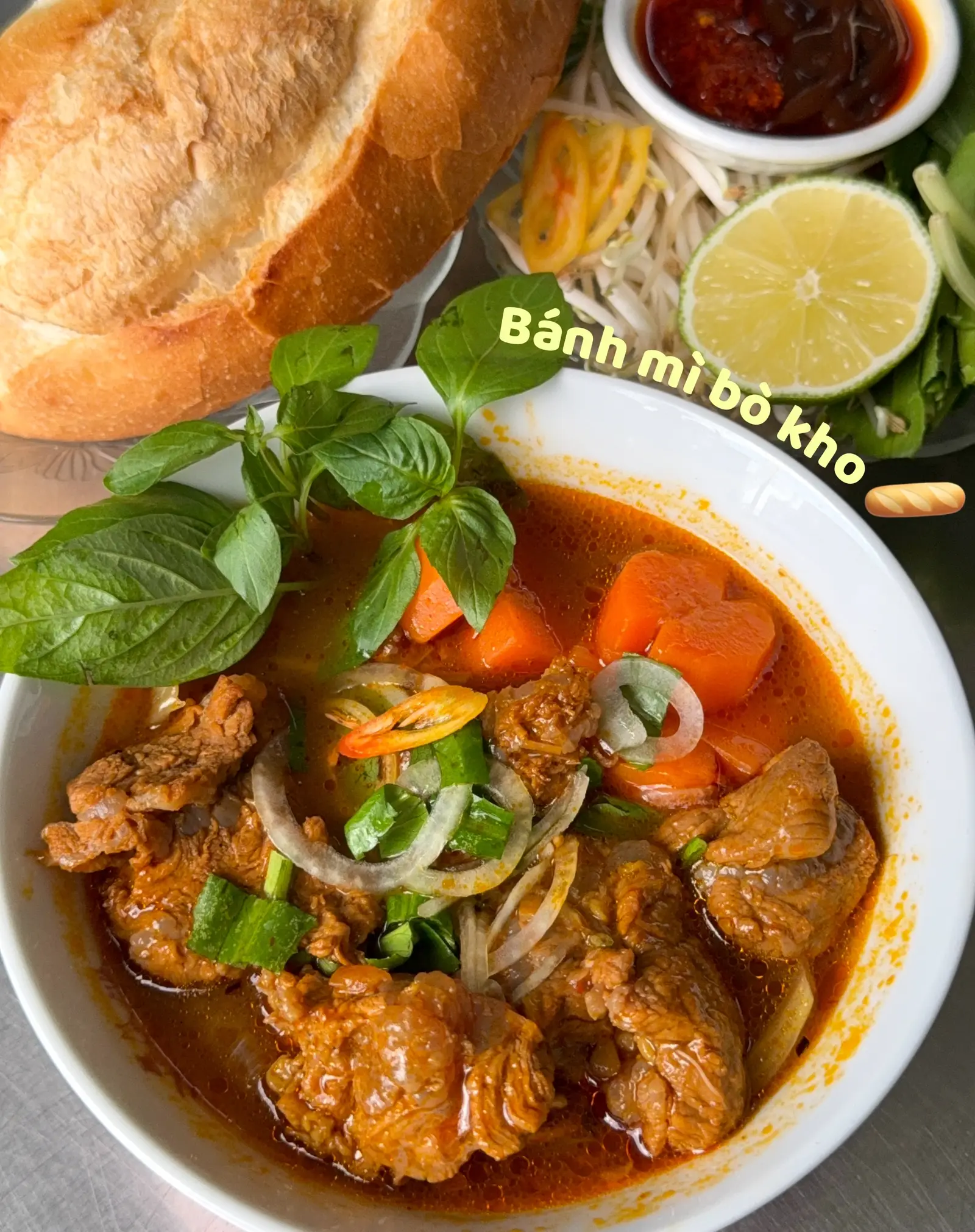 Hình ảnh Bánh mì bò kho - nhiều thịt