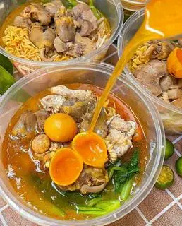 Hình ảnh Mỳ thập cẩm chua cay