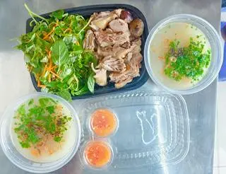 Hình ảnh Gỏi lớn kèm cháo 3 người ăn