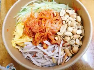Hình ảnh Bún trộn kim chi chay