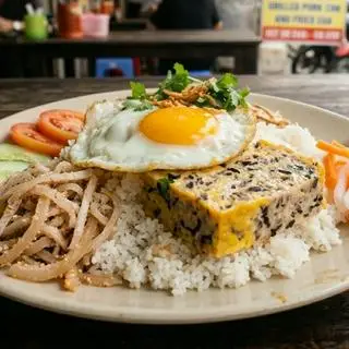 Hình ảnh Cơm Tấm chả trứng ốp la