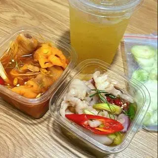 Hình ảnh Combo mix 2 hộp nhỏ chân gà rút xương  sả tắc - sốt Thái