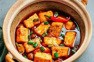 Hình ảnh Cơm đậu hũ sốt tiêu đen chay cay ngọt