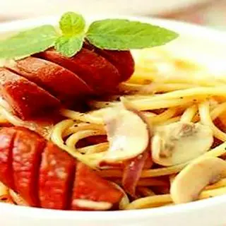 Hình ảnh Mì ý xúc xích phô mai