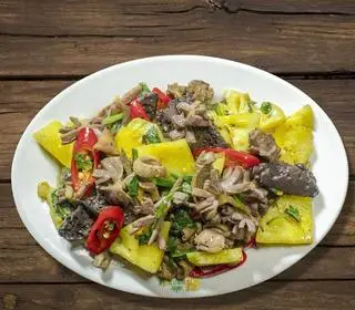 Hình ảnh combo gà rán + dứa xào+1 đĩa xôi trắng( muối vừng, hành phi)