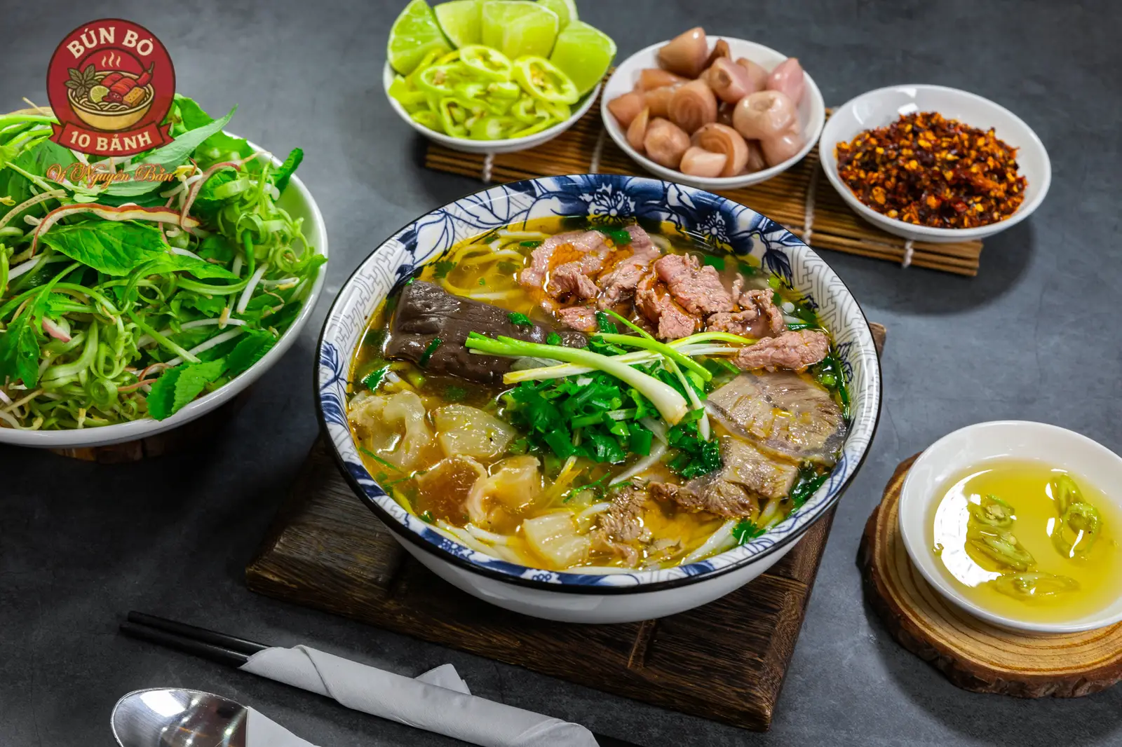 Hình ảnh BÚN BÒ TÁI + GÂN