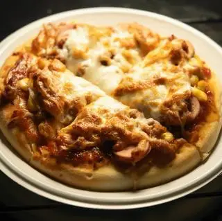 Hình ảnh Pizza bò xúc xích