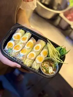 Hình ảnh Bánh tráng cuốn trứng lòng đào