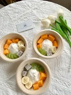 Hình ảnh Sữa chua Hy Lạp hoa quả tươi