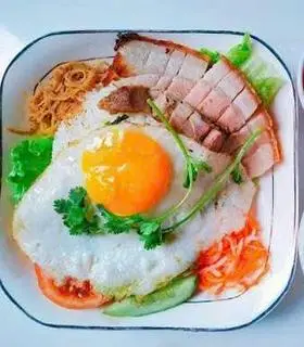 Hình ảnh Cơm Heo Quay - Xúc Xích