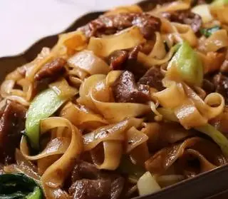 Hình ảnh hủ tiếu xào bò
