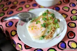 Hình ảnh Bánh Cuốn Trứng Lòng Đào (2 trứng)