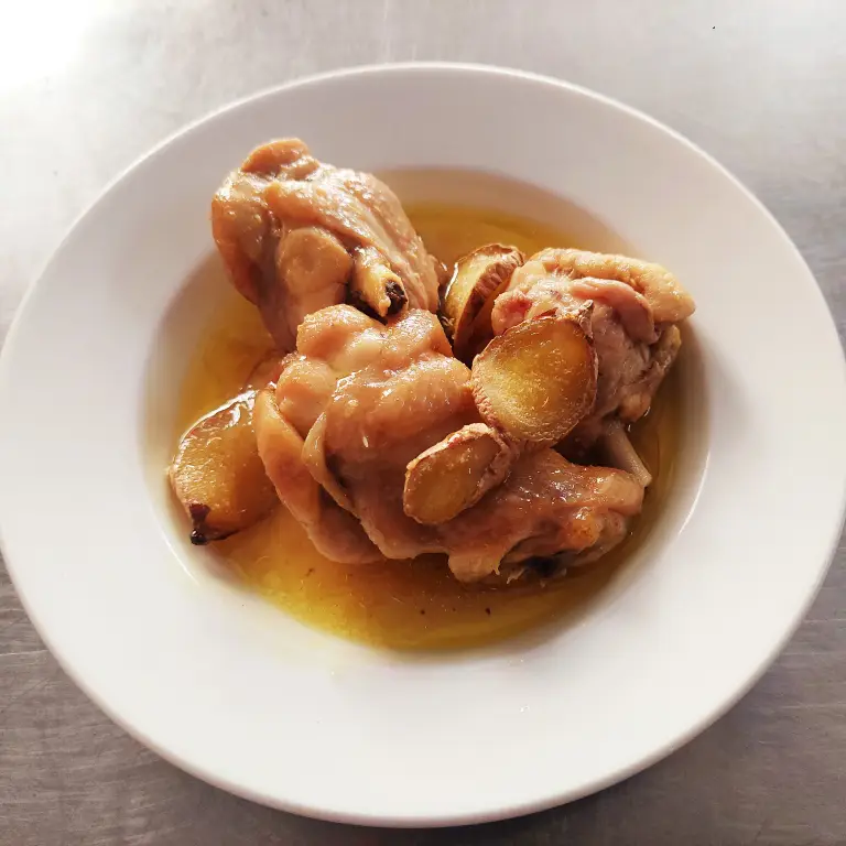 Hình ảnh Cơm gà kho gừng
