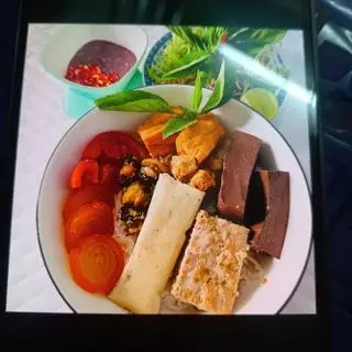 Hình ảnh Bún riêu - chả cua - chả lá - nạt xoắt
