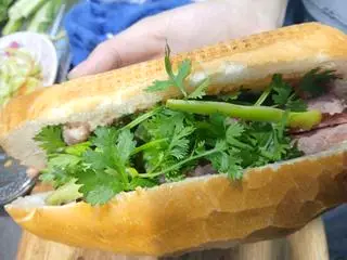 Hình ảnh Bánh mì nem nướng