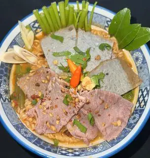 Hình ảnh Mì Tomyum Bò- Chả cá
