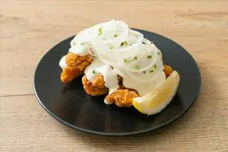 Hình ảnh Gà Rán Không Xương Sốt Kem Hành