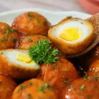Hình ảnh Cơm chả cá bọc trứng cút kho