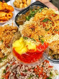 Hình ảnh Cơm Cháy Khô Gà Mỡ Hành 