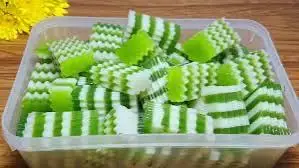 Hình ảnh HỘP THẠCH LÁ DỨA CỐT DỪA