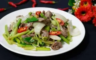 Hình ảnh CƠM CHIÊN BÒ XÀO CẢI