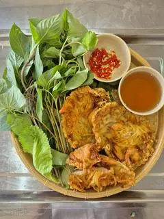 Hình ảnh Bánh Tôm Chiên - Rau Sống