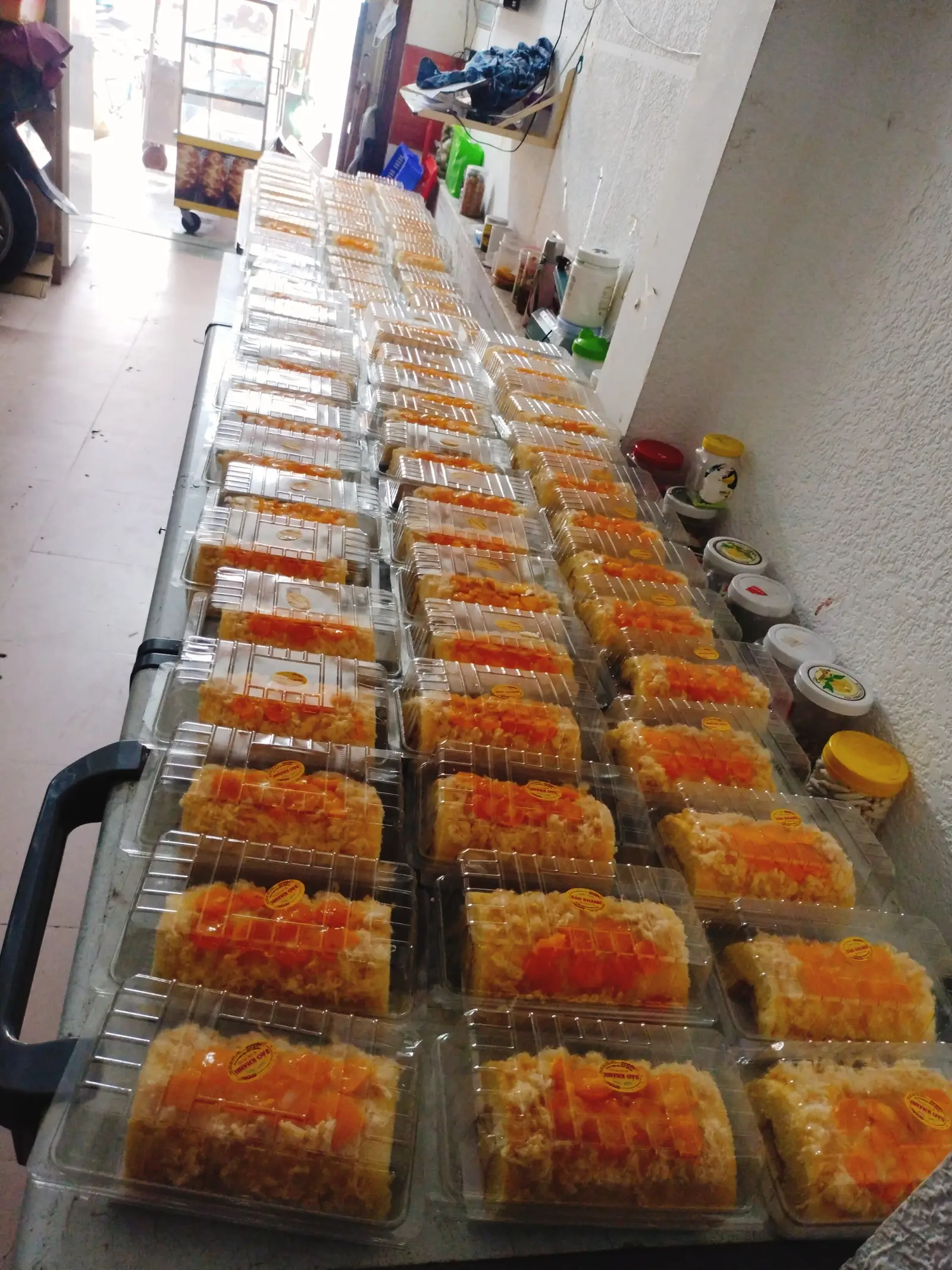 Hình ảnh bánh bông LAN cuộn trứng muối 70k