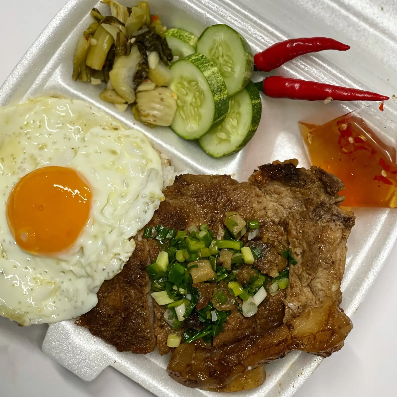 Hình ảnh cơm sườn bì