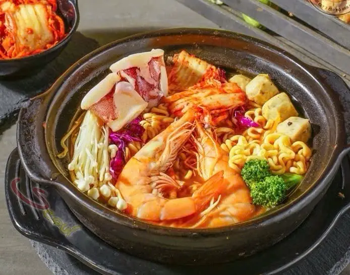 Hình ảnh Mì cay kim chi hải sản 