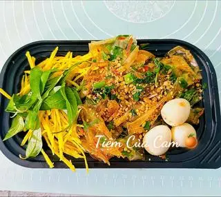 Hình ảnh Bánh tráng phơi sương mỡ hành trứng cút