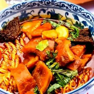 Hình ảnh Phá lấu bò mì gói