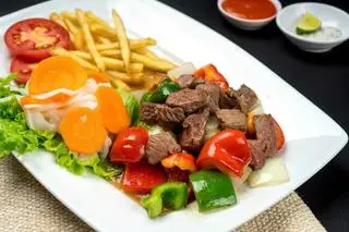 Hình ảnh Bò lúc lắc khoai tây chiên