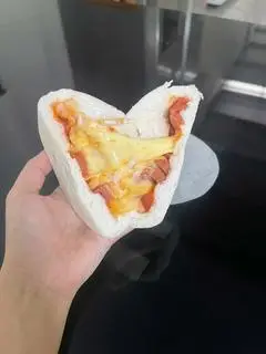 Hình ảnh Bánh bao Xúc xích phô mai